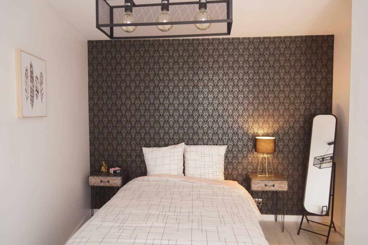Le Pompidou T2 Pour 2 A 4 Pers Avec Parking Prive & Balcon Place Ney *